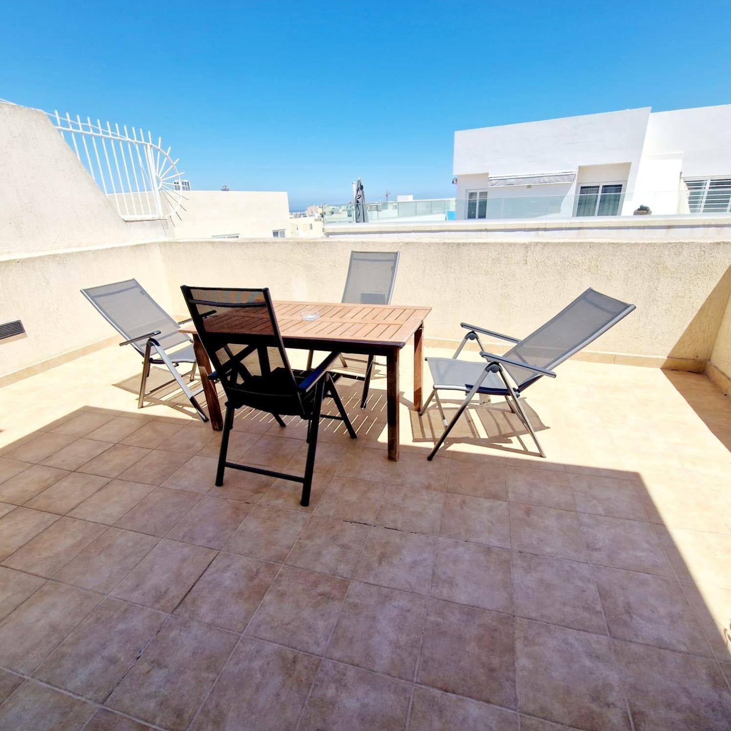 Ferienwohnung Spacious Central Sliema Penthouse Exterior foto