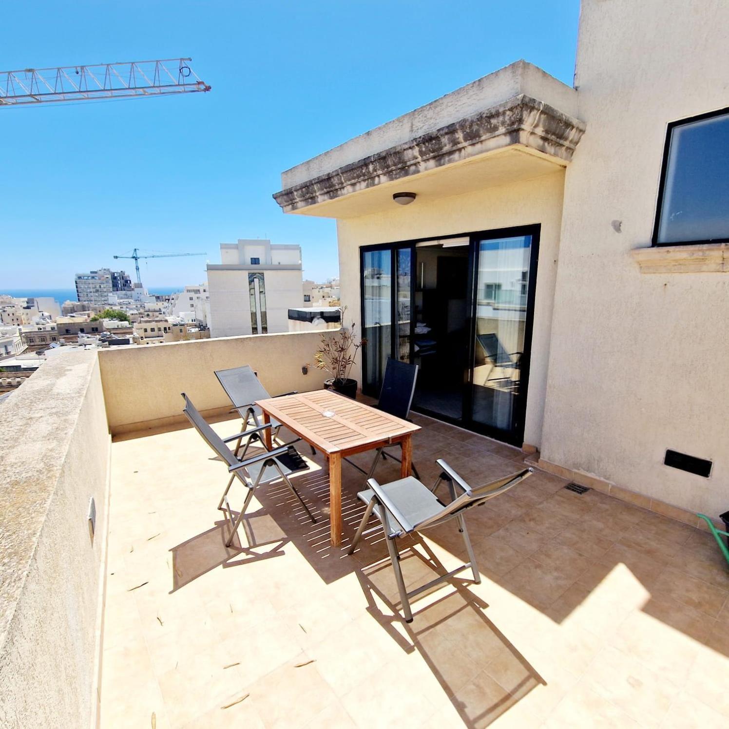 Ferienwohnung Spacious Central Sliema Penthouse Exterior foto